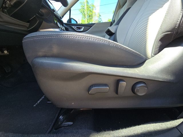 2023 Subaru Forester Premium:B02302