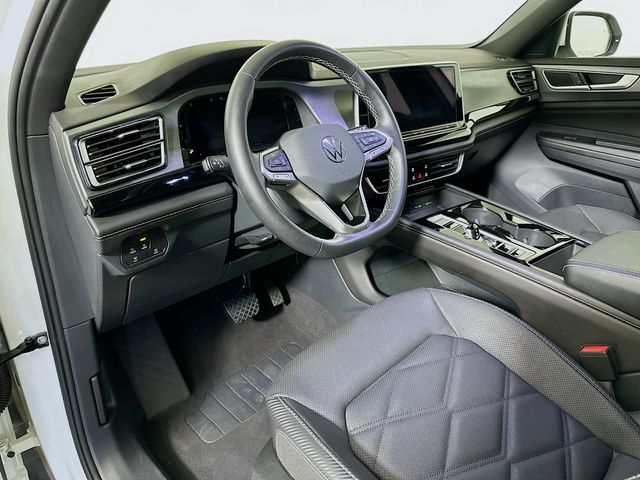 2024 Volkswagen Atlas Cross Sport 2.0T SE w/Technology photo