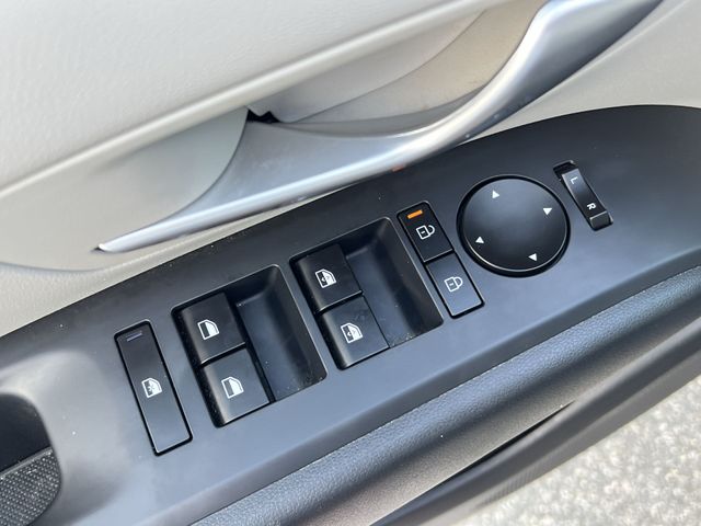 Used 2025 Blue Hyundai SEL Convenience image 34