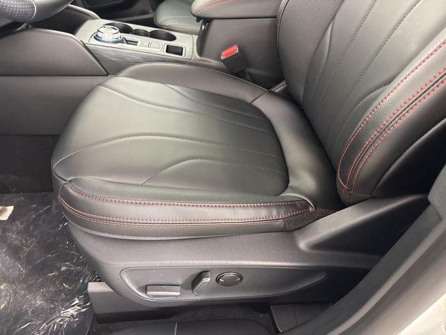 2025 Star White Metallic Tri-Coat Ford Escape ST-Line Elite AWD SUV
