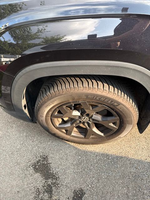 2024 Volkswagen Atlas 2.0T Peak Edition SE w/Technology Black at Sutliff Volkswagen