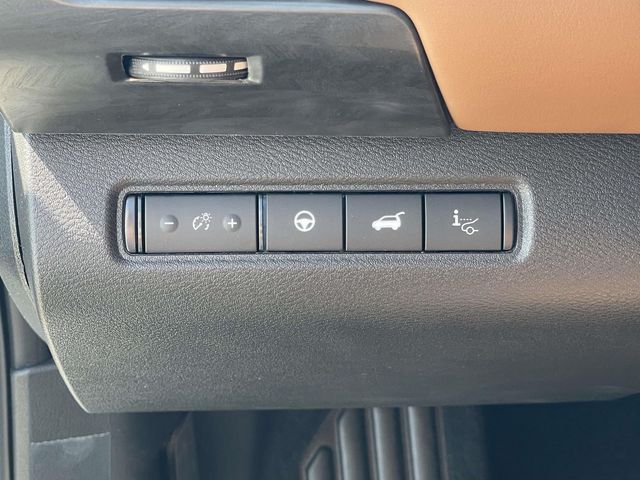 New 2026 White Nissan Platinum image 19