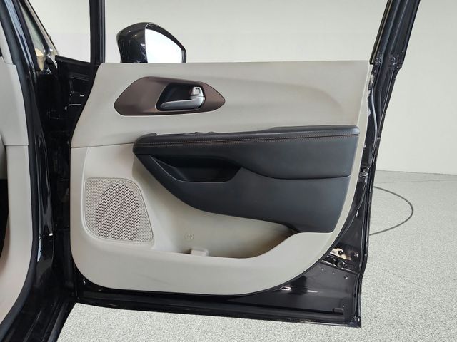 Used 2017 Chrysler Pacifica Van