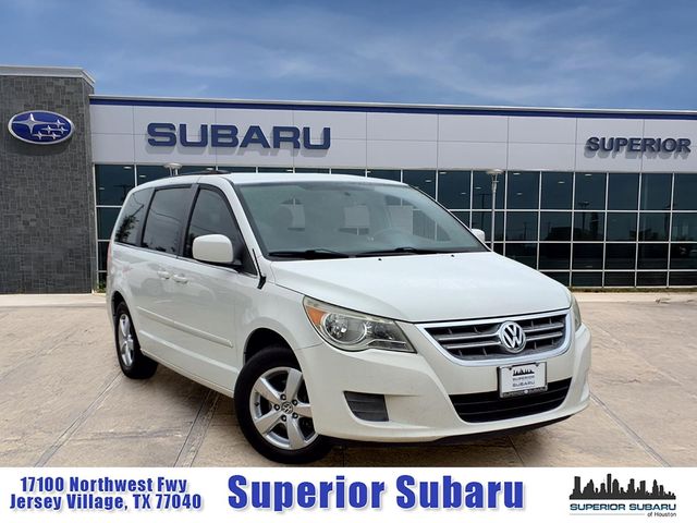 White 2011 Volkswagen Routan SE Minivan Front-Wheel Drive 6-Speed Automatic