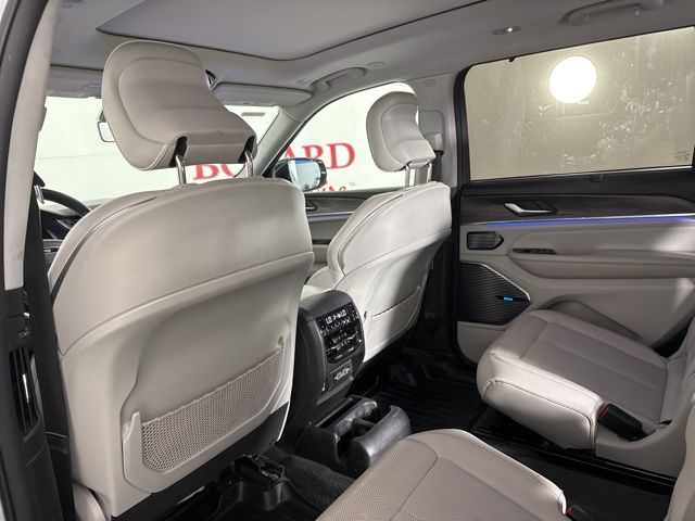 2022 Silver Zynith Jeep Grand Cherokee L Overland RWD SUV