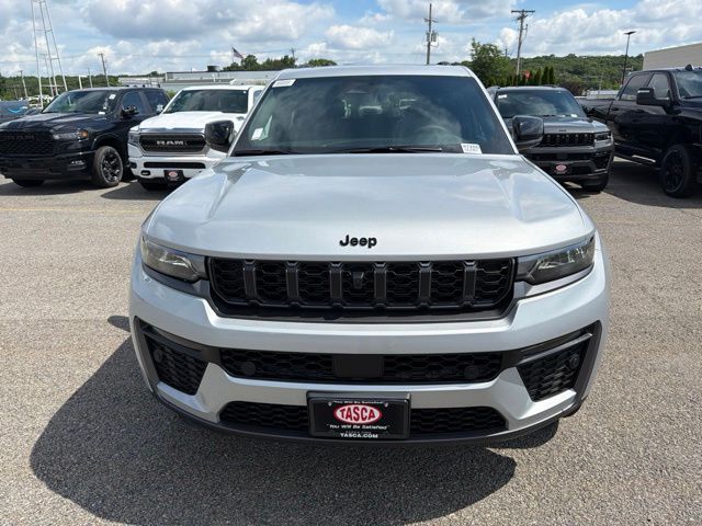 New 2026 Silver Jeep  image 2