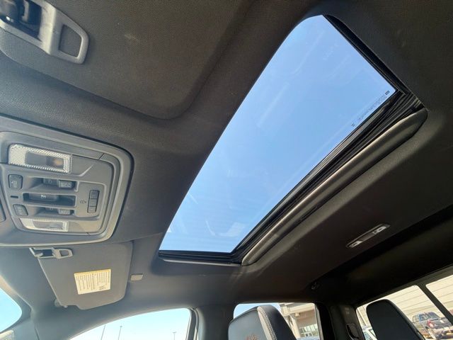 2024 Iridescent Pearl Tricoat Chevrolet Silverado 2500HD High Country 4X4 Truck