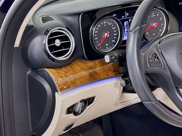 Thumbnail: 2018 Mercedes-Benz E-Class - 10