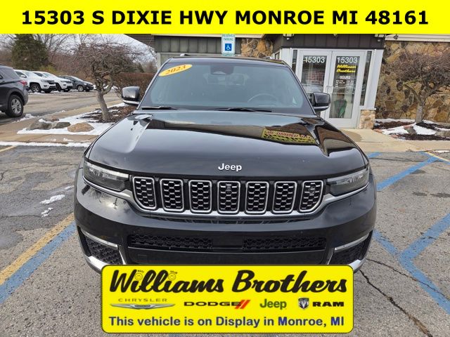 2023 Jeep Grand Cherokee L Summit - Diamond Black Crystal Pearlcoat exterior view 8