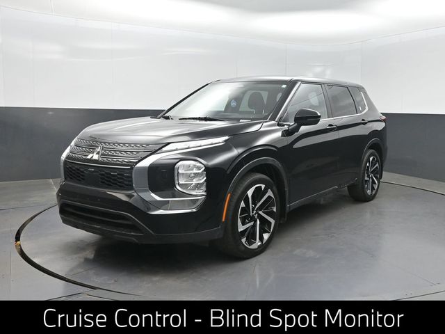Black 2022 Mitsubishi Outlander SUV / Crossover All-Wheel Drive Continuously Variable Transmission