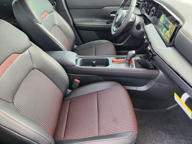 2025 Nissan Kicks SR photo 9