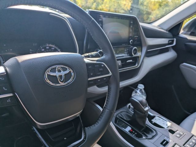 2021 Toyota Highlander XLE 34