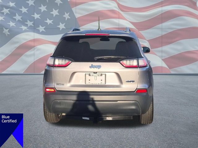 Used 2019 Silver Jeep Latitude image 4