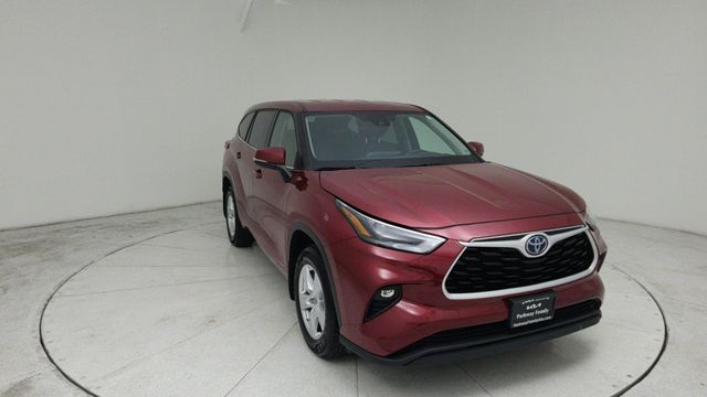 2022 Toyota Highlander Hybrid LE Red at Gullo Toyota