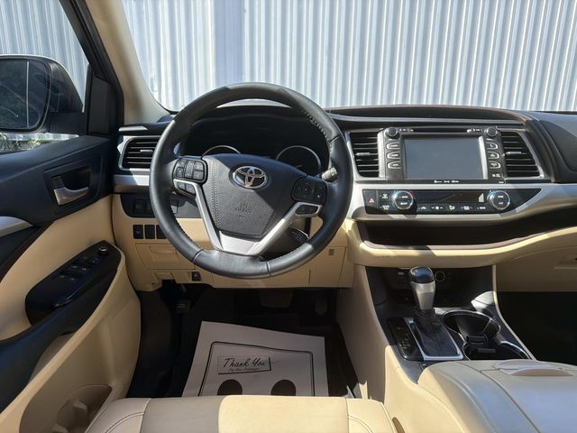 2019 Toyota Highlander - Image 13