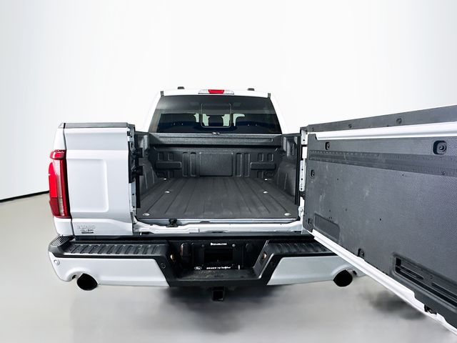 2025 White Metallic Ford F-150 Lariat 4X4 Truck