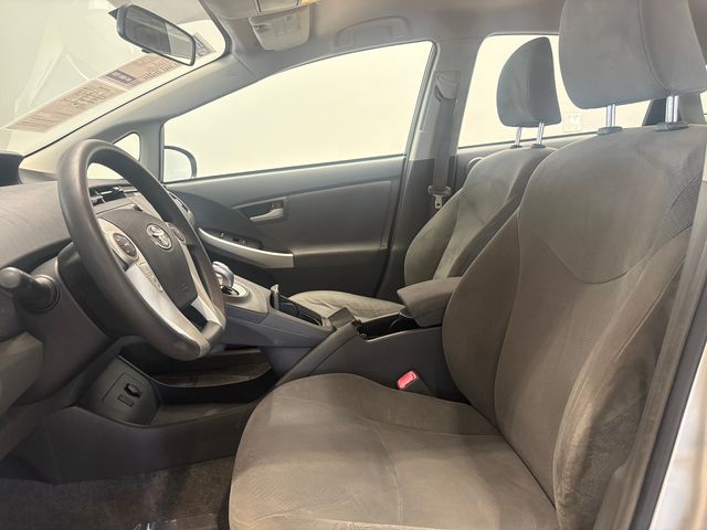 Used 2010  Toyota I image 7