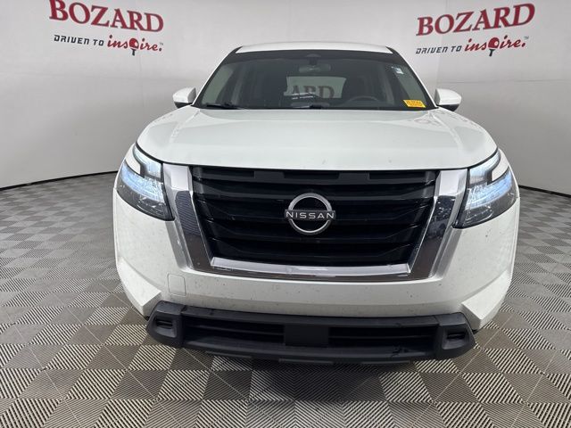 2022 Glacier White Nissan Pathfinder S FWD SUV
