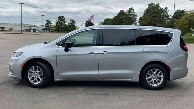 2024 Chrysler Pacifica Touring L 5