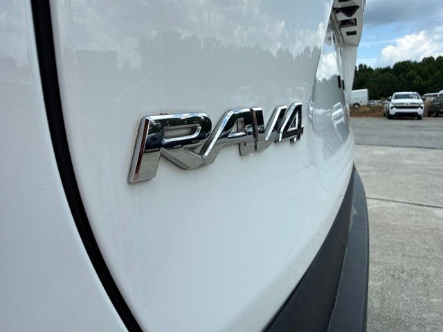 2021 Toyota RAV4 XLE:B02452