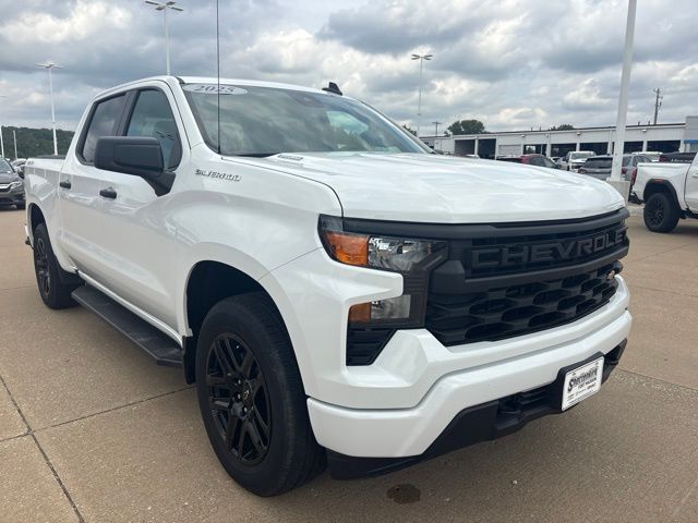 Summit White 2025 Chevrolet Silverado 1500 Pickup Truck Four-Wheel Drive 8-Speed Automatic