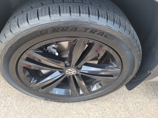 2023 Volkswagen Atlas 3.6L V6 SEL R-Line Silver at Brown Honda