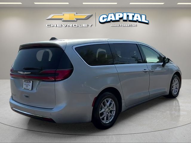 Used 2024 Silver Chrysler Touring L image 6