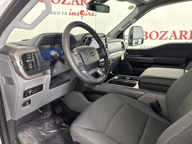 2025 Oxford White Ford F-150 XLT 4X4 Truck
