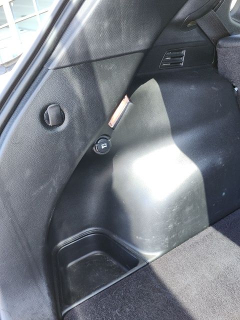 Used 2024 White/off-white Jeep Limited image 34