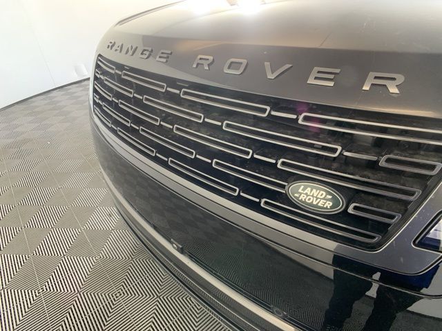 2023 Land Rover Range Rover SE 40