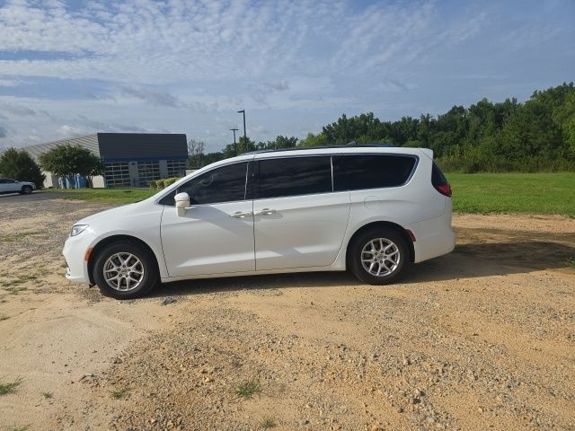 Used 2021 White Chrysler Touring L image 4
