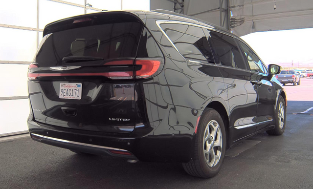 2022 Chrysler Pacifica Limited 3