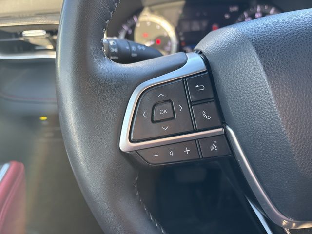 used 2022 Toyota Highlander car, priced at $31,899