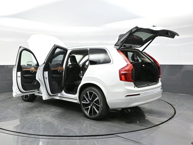2024 Volvo XC90 B5 Plus photo