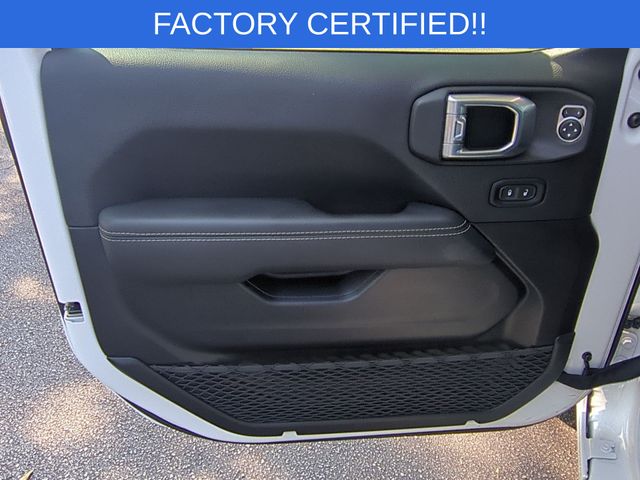 Used 2021 White Jeep Unlimited Sahara image 12
