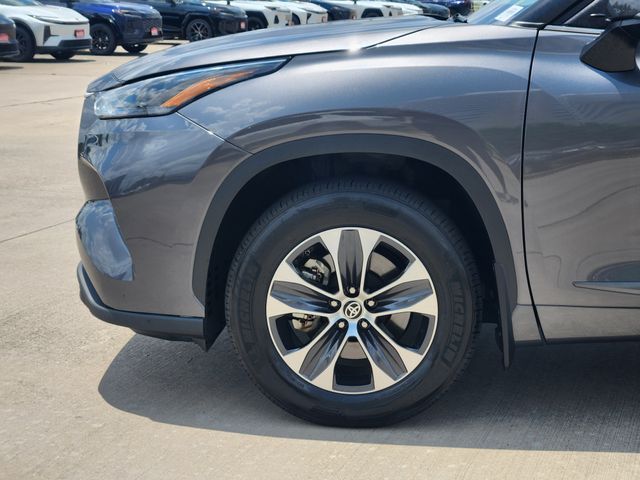 2022 Toyota Highlander XLE Gray at Toyota of Victoria