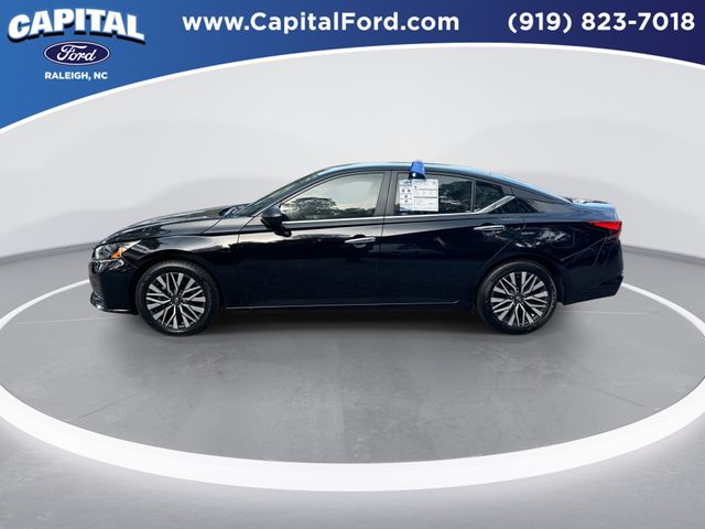 Used 2025 Black Nissan 2.5 SV image 5