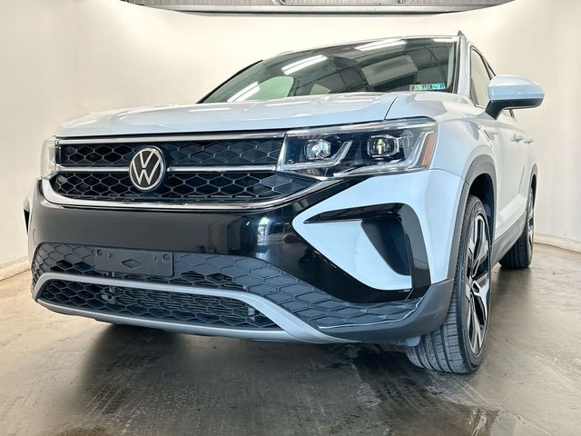 2023 Volkswagen Taos 1.5T SEL White at Bob Ruth Ford