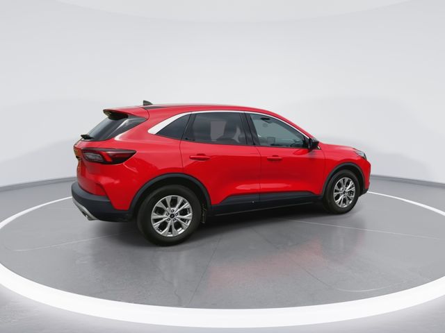 Used 2024 Red Ford Active image 11