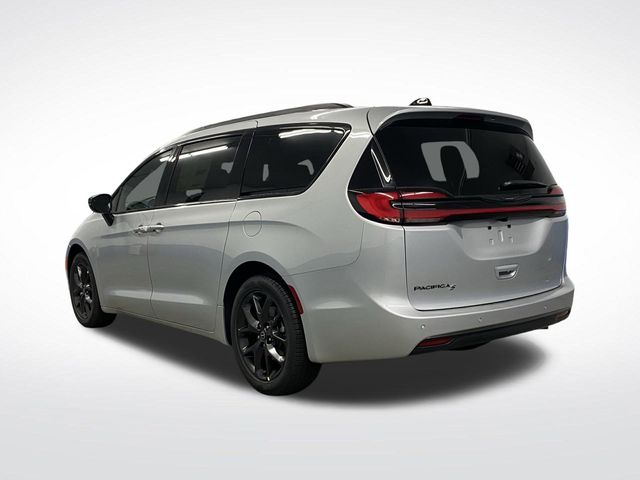 2026 Chrysler Pacifica photo 2
