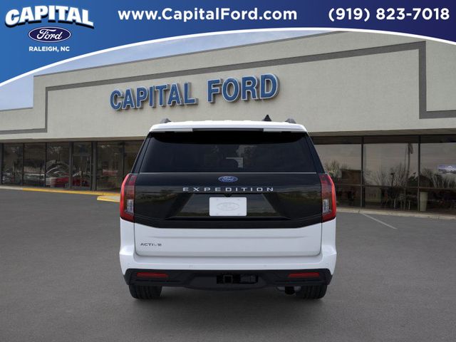 2025 Ford Expedition photo 3