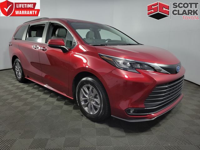 2025 Toyota Sienna XLE