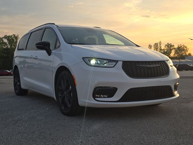 2025 Chrysler Pacifica Limited:B02253