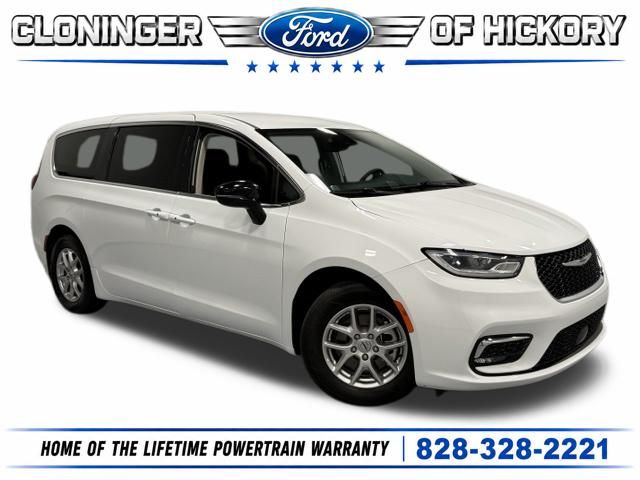  2024 Chrysler Pacifica Touring L FWD   
