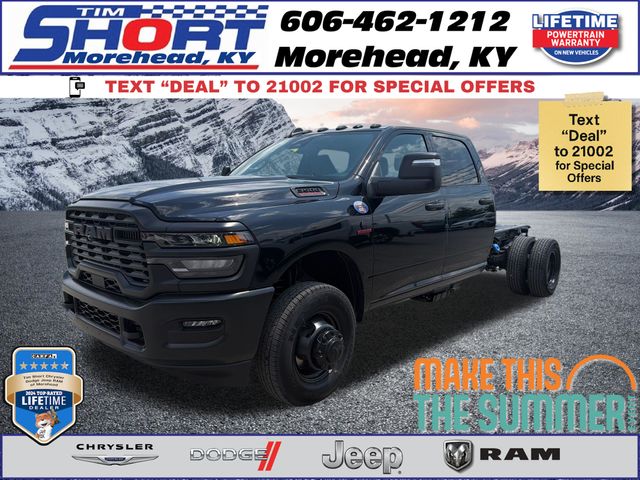 Diamond Black Crystal Pearlcoat 2026 RAM 3500 Chassis Pickup Truck Four-Wheel Drive 8-Speed Automatic