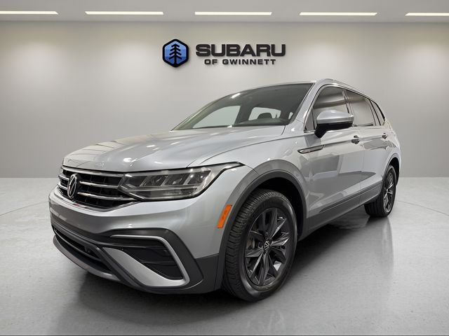 Silver Metallic 2022 Volkswagen Tiguan SE FWD SUV / Crossover Front-Wheel Drive 8-Speed Automatic