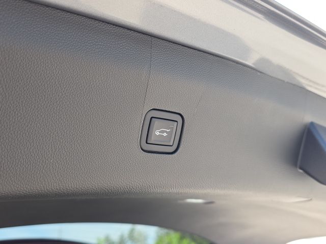 2023 Buick Enclave Essence:C02602