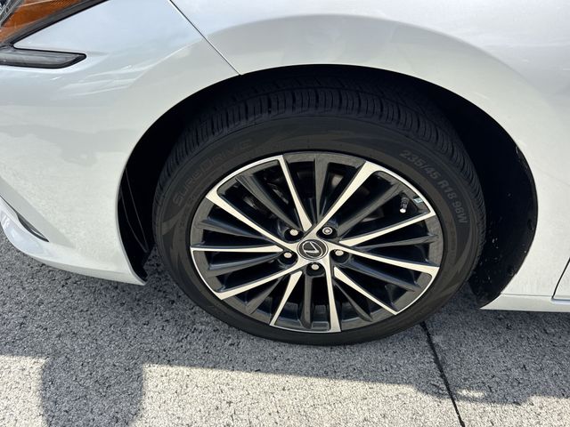 Used 2024 Lexus ES Sedan