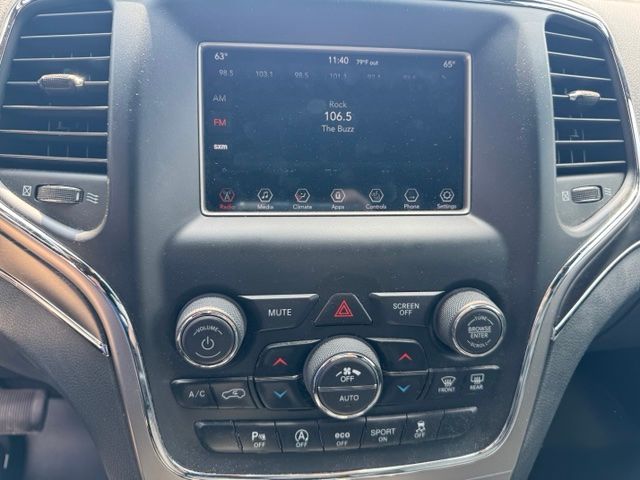 Used 2018 Granite Crystal Metallic Clearcoat Jeep Limited image 15