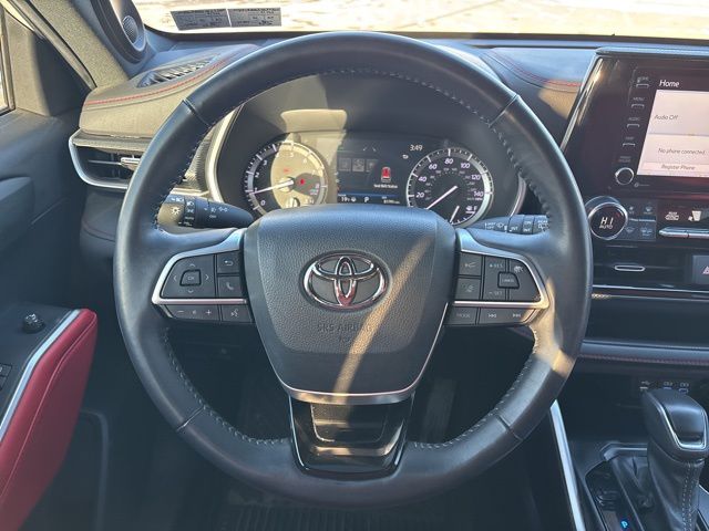 used 2022 Toyota Highlander car, priced at $31,899